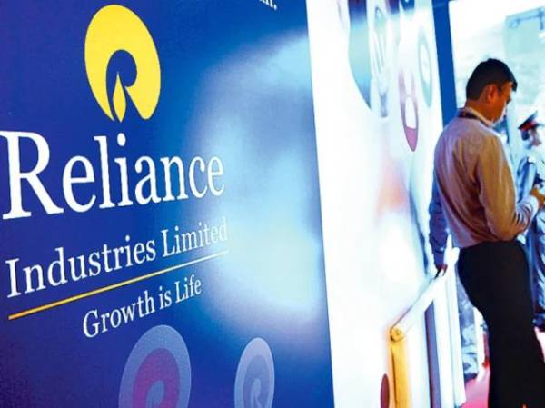 RIL stock hits over 2-month high in a weak mkt; surges 12% in two weeks