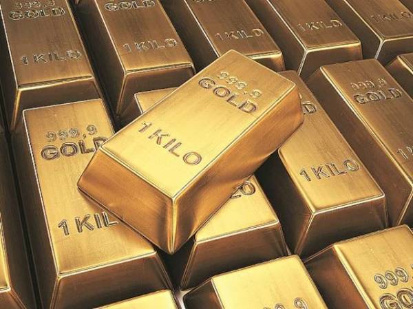 Russia-Ukraine war: Gold stays steady after biggest weekly drop