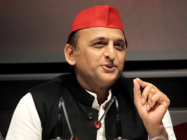Akhilesh Yadav slams BJP over LPG price hike, terms it 'gift of inflation'