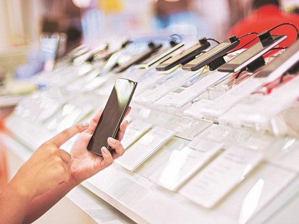 India's smartphone mkt fell 13% sequentially in Q2 amid 2nd wave: Canalys