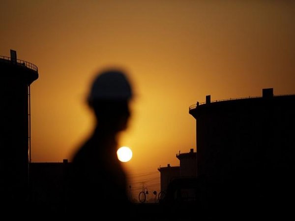 Oil hits 7 week-low amid expectations on supply release, Europe Covid surge