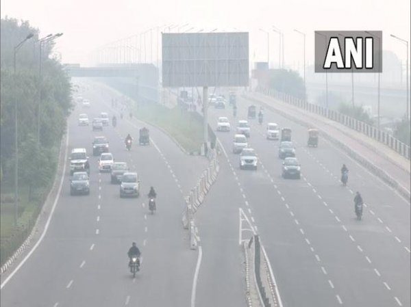 Delhi air 'very poor' as ban on entry of trucks, WFH extended till Nov 26