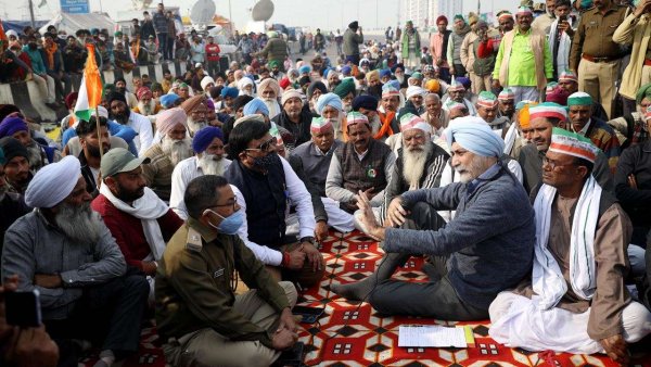 Farmers to decide on government's offer for talks today