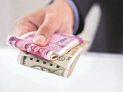 Rupee trades flat in early deals; opens at 71.25 against US dollar