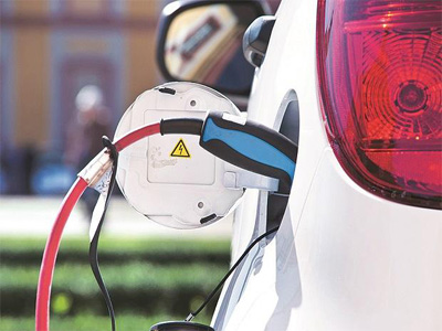 Govt refuses to budge on electric vehicle deadline for 2- and 3-wheelers