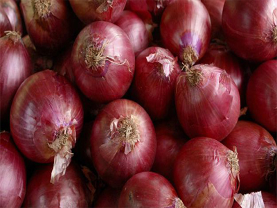 Centre hikes onion MEP to $700/tonne to check prices