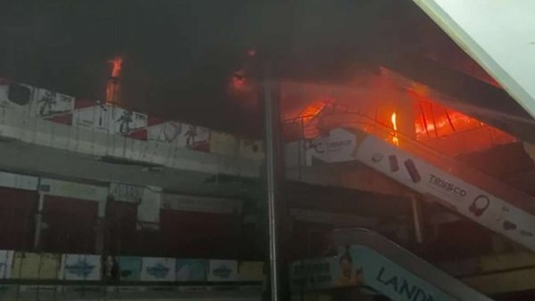 Major fire breaks out at Mumbai mall, 250-300 people rescued