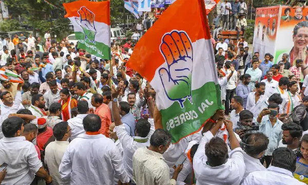 Cong march to DGP office in Kerala turns violent, cops use water cannons