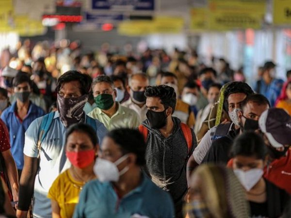 India's daily Covid cases dip to 222,315, death toll surpasses 300,000