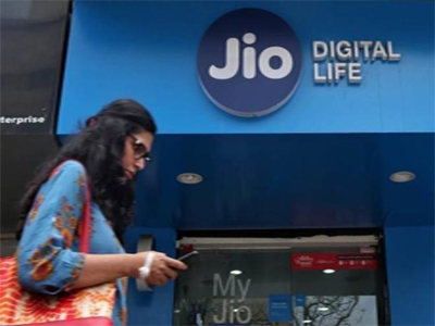 Airtel, Idea shares tank up to 6% as Reliance Jio surprises with the Republic Day offer