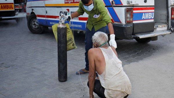 COVID-19: Centre to import tankers from Singapore, UAE amid oxygen shortage