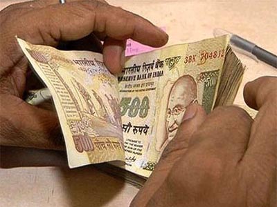 Rupee gains 7 paise against dollar in early trade