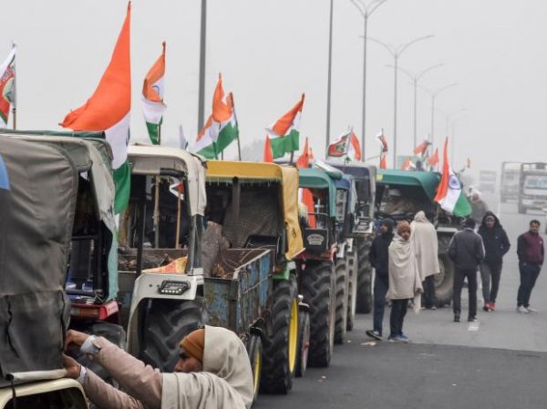 Farmers at Singhu, Tikri border enter Delhi breaking police barricades