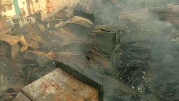 Fire guts over 500 shops at Pune's Fashion Street market
