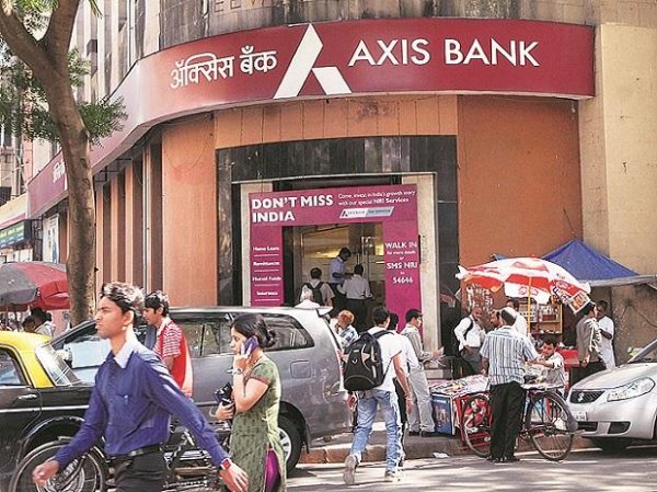 Axis Bank dips 4% on profit booking post September quarter results