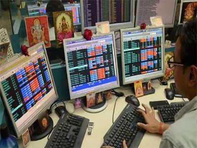 Sensex, Nifty open on flat note