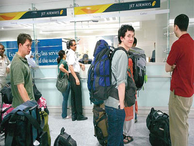 Foreign tourists to get sim cards at 12 airports