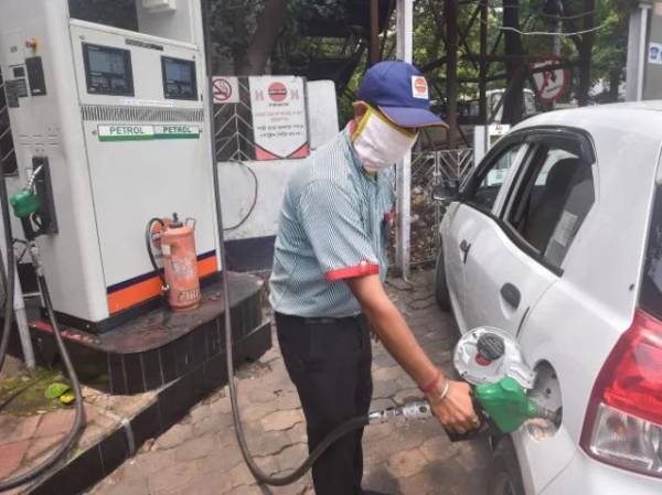 Petrol price hiked 30 paise, diesel up 35 paise; sixth increase in 7 days