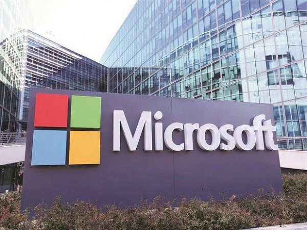 Microsoft Corporation nearly overtakes Apple as most valuable company