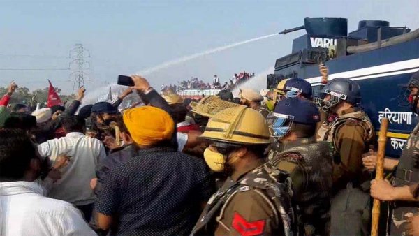 'Delhi Chalo': Punjab youth who turned off water cannon booked for attempt to murder, rioting, violation of COVID rules