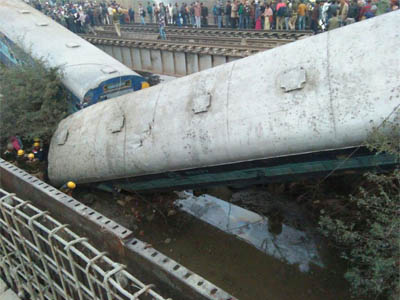 Over 50 injured as 15 coaches of Sealdah-Ajmer express derails near Kanpur
