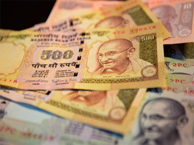 Rupee closes stronger at 68.42 per dollar as Jaitley sticks to fiscal deficit target