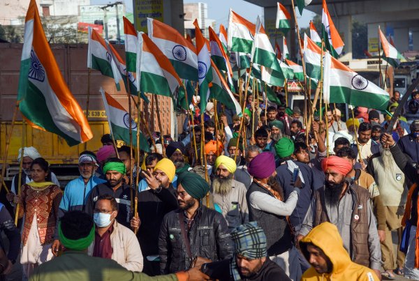 Farmers' protest: Delhi Police starts removing barricades at Tikri border