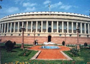 Lok Sabha passes Bill amending labour laws