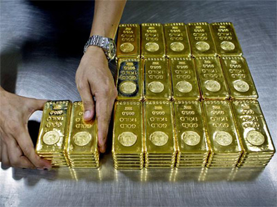 Gold drops, heads for sixth straight quarterly loss