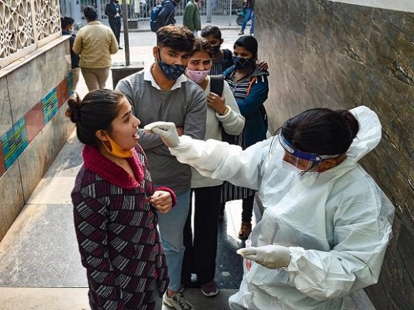 India reports 33,750 new Covid cases, Omicron tally rises to 1,700