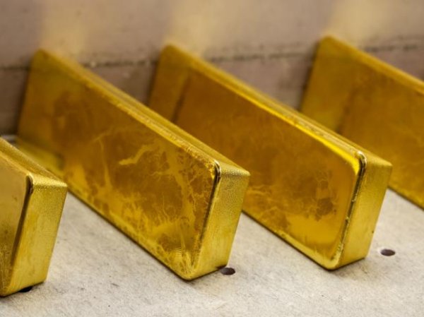 Gold trading at Rs 48,980 per 10 gm today; silver at Rs 61,500/kg
