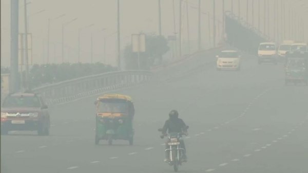 No improvement in Delhi's air quality, AQI remains 'very poor'