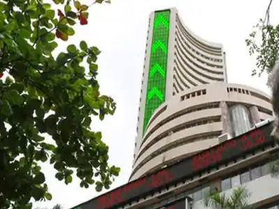 Sensex, Nifty start on a volatile note