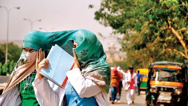Delhi sizzles with severe heat wave, records highest temperature since 1945