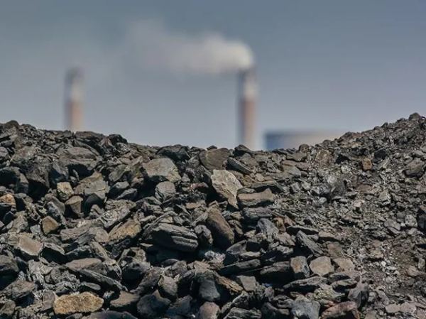 India cuts coal supply, inventories slump as power demand surges