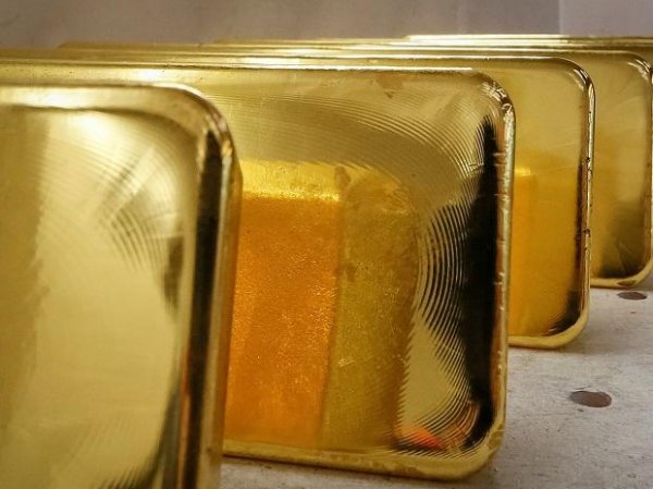 Gold prices today at Rs 52,560 per 10 gm, silver trends at Rs 62,410 a kg