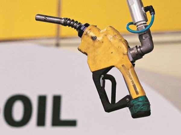 Petrol prices continue to soar above Rs 100 per litre in Mumbai, Bhopal