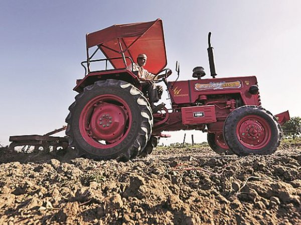 M&M slips 7% as firm expects slower tractor sales growth in FY22