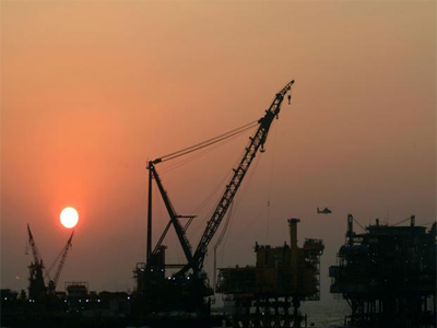 Oil falls after OPEC comments imply no supply cut