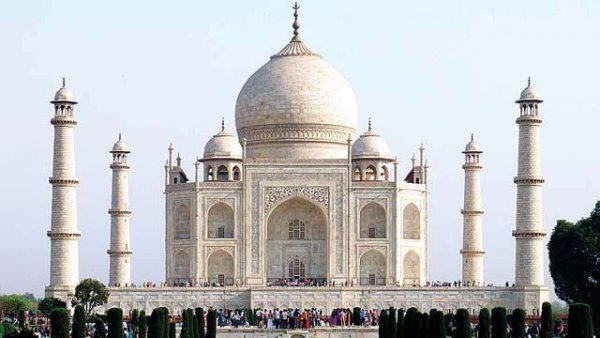 Bomb scare at Taj Mahal, tourists evacuated, search operation launched