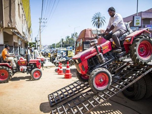 M&M rallies 19% in four days, hits fresh 52-wk high on strong tractor sales