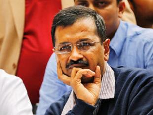 Kejriwal quits as AAP chief ahead of crucial meet to decide fate of Yadav & Bhushan