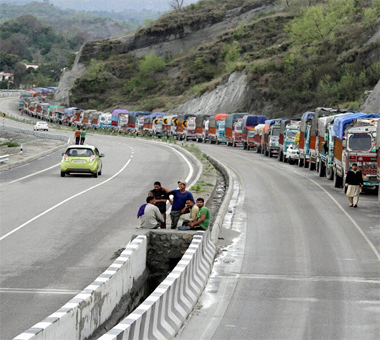 Jammu and Kashmir highway closed for 4th day; over 600 passengers stranded