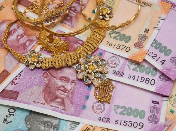 Gold price unchanged at Rs 48,230 per 10 gm, silver at Rs 72,000/ kg
