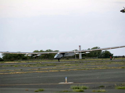Solar plane breaks record for longest non-stop solo flight