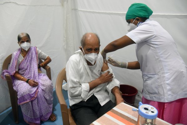 PM reviews Covid vaccination, asks states to bring down 'vaccine wastage'