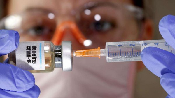 COVID-19 vaccine: US healthcare, frontline workers refusing vaccination, says report
