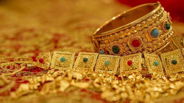 Good News! Gold rates dip to one-year low, know what causes fluctuation in prices