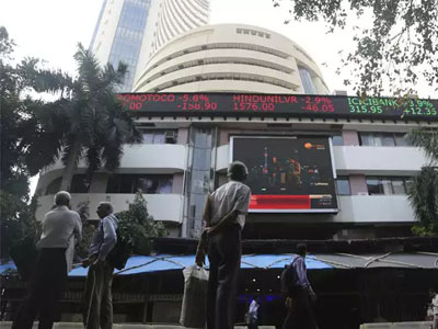Sensex cracks over 400 pts amid bloodbath in Chinese equities