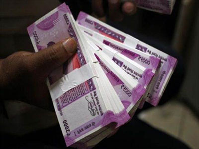 Rupee rises 11 paise vs dollar ahead of RBI policy meet outcome